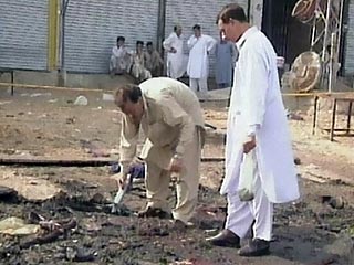 В Пакистане боевики совершили покушение на главу МВД страны Афтаба Ахмада Шерпао - погибли около 30 человек, еще несколько десятков, включая министра, ранены, сообщают пакистанские телеканалы со ссылкой на полицейские источники