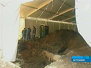 Депутатам Госдумы не дали посмотреть на место раскопок "под бронзовым солдатом" в Таллине 