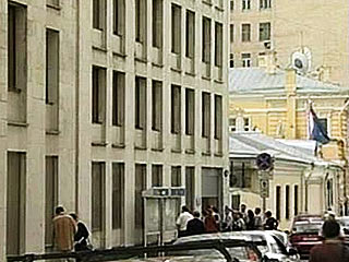 По его словам, консульство посольства пристроено к историческому памятнику архитектуры, которому уже более 100 лет