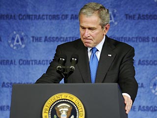   Накануне президент Буш наложил вето на предложенный демократами законопроект, увязывающий выделение в текущем финансовом году около 100 млрд долларов на военные операции в Ираке со сроками их возвращения домой