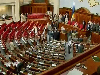 В Соцпартии Украины и в БЮТ не исключают силового варианта роспуска парламента