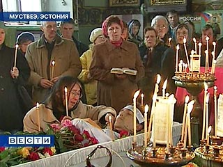 В Эстонском городке Мутсвеэ на берегу Чудского озера похоронили 20-летнего Дмитрия Ганина, который погиб во время массовых беспорядков в Таллине в ночь на 27 апреля