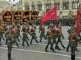 Совет Федерации сохранил изображение серпа и молота на Знамени Победы 