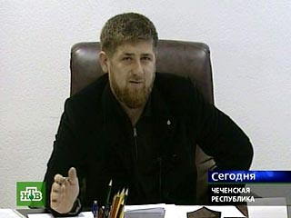 Напомним, Кадыров обещал вывести ОРБ-2 из республики еще в апреле 2006 года. В ОРБ-2 говорили, что Кадыров преследует их из-за того, что это единственный орган в Чечне, который ему, по его собственному признанию, не подчиняется