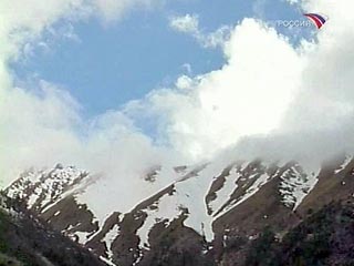 В Кабардино-Балкарии на помощь к альпинистам, в группе которых пострадал человек, выдвигаются спасатели Эльбрусского поисково-спасательного отряда
