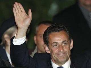 Победитель прошедших в воскресенье президентских выборов во Франции Николя Саркози отбыл из столицы "на два-три дня", чтобы, как сообщили в его окружении, отдохнуть перед вступлением в должность