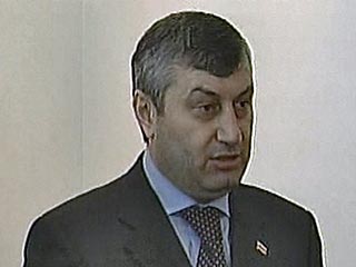 Президент Южной Осетии Эдуард Кокойты заявил, что силовые структуры Южной Осетии намерены с 9:00 11 мая блокировать все села на территории этой непризнанной республики, находящиеся под контролем грузинских властей
