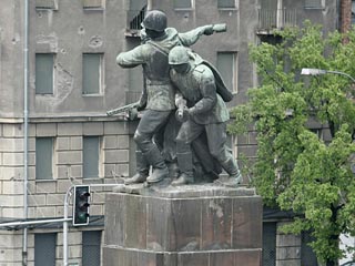 Большинство поляков выступают против демонтажа памятников советским воинам-освободителям