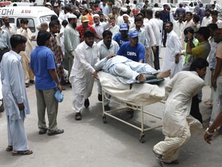 По меньшей мере восемь человек убито и около 30 ранено в субботу в пакистанском городе Карачи