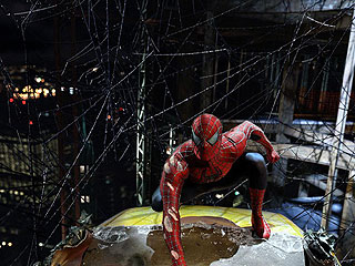 Фильм "Человек-паук. Враг в отражении" продолжает бить мировые рекорды. На данный момент общие кассовые сборы картины составили 621 миллион долларов
