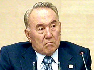 Президент Казахстана Нурсултан Назарбаев предложил изменить Конституцию, сократить срок полномочий главы государства с 7 до 5 лет, расширить полномочия парламента республики и увеличить число депутатов