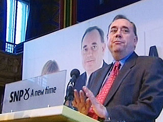 Глава Шотландской национальной партии (ШНП), сенсационно победившей на последних парламентских выборах, Алекс Сэлмонд в результате голосования в парламенте страны набрал 49 голосов