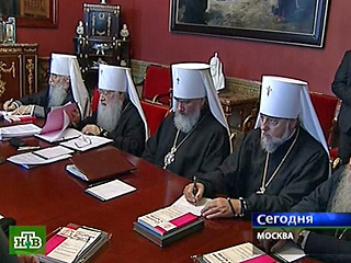 В преддверии единения Русской православной церкви Синод разрешил ряд болезненных проблем