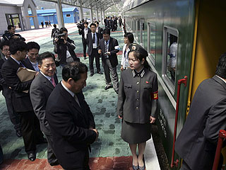 Первые поезда прошли 17 мая по восстановленной железнодорожной линии, соединяющей - Южную Корею и КНДР