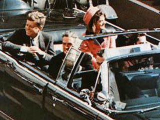 Официальная версия, согласно которой президента США Джона Кеннеди в 1963 году убил стрелок-одиночка, поставлена под сомнения. 