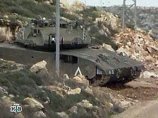 Израильская армия в секторе Газа применяет танки и авиацию против палестинских экстремистов. Однако ракетные обстрелы еврейских поселений с палестинской стороны продолжаются. Командование рассмотрит вариант масштабной наземной операции