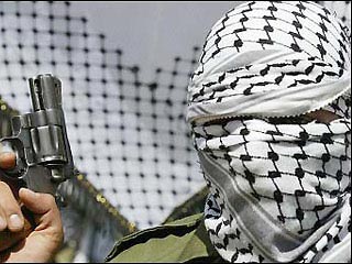 Боевики похитили в секторе Газа палестинского журналиста, работающего на телеканалы Fox News и "Абу-Даби". Арабский телеканал возложил ответственность за похищение на движение "Хамас"