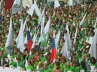 Более 20 тыс. активистов молодежного движения "Местные" приняли участие в маршах и митингах под названием "Русские - за согласие", которые прошли в субботу днем по всему Подмосковью
