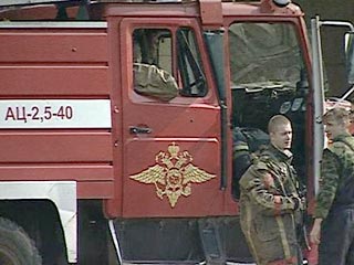 В центре Москвы вечером в понедельник загорелся автомобиль Mercedes. В результате инцидента пострадал один человек