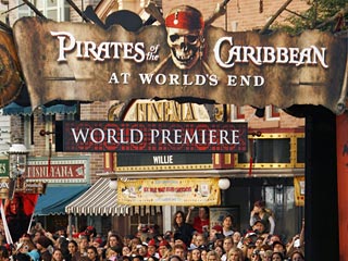 Киносети поднимают цены на блокбастеры: зрители переплатят за "Пиратов Карибского моря-3"