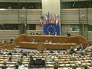 Европейский Парламент утвердил в среду большинством голосов закон, предусматривающий резкое сокращение платы за роуминг при пользовании мобильными телефонами внутри Европейского Союза