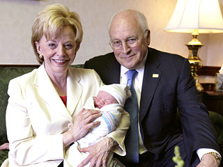 Вице-президент США Дик Чейни с женой Линн и внуком Сэмюелом Дэвидом