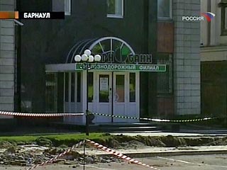 Преступники, ограбившие в воскресенье Железнодорожный филиал "Зернобанка" в Барнауле и убившие охранника, унесли с собой видеоносители из системы наблюдения