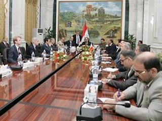 В Багдаде завершились переговоры между США и Ираном, посвященные проблеме обеспечения безопасности в Ираке. Переговоры на уровне послов двух стран продолжались более четырех часов в "зеленой зоне" Багдада в присутствии премьер-министра Ирака Нури аль-Мали