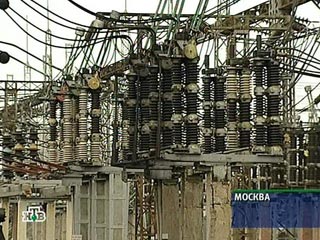 Московские энергетики решили не ограничивать энергопотребление промышленного сектора, как было запланировано ранее несмотря на прогнозируемую во вторник рекордную жар