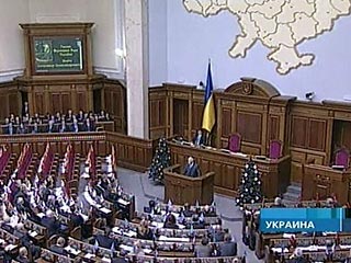 Парламент Украины, как ожидается, в четверг продолжит пленарное заседание после ночного перерыва. Накануне, не приняв ни одного закона по проведению досрочных выборов Верховной Рады, в полночь (01:00 по московскому времени) пленарное заседание было закрыт