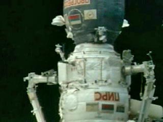 Космонавты из РФ установили противометеоритные панели на российском сегменте МКС в открытом космосе