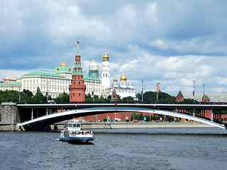Дальнейшее понижение температуры воздуха продолжится в Москве и Подмосковье: в регион продолжают поступать холодные воздушные массы. 