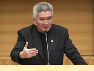 Оппозиционный Объединенный фронт Киргизии, возглавляемый экс-премьером Феликсом Куловым, намерен инициировать сбор подписей за проведение референдума по вопросу о создании конфедерации с Россией