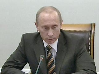 Рассуждения президента РФ Владимира Путина об увеличении президентского срока с четырех до пяти-семи лет мгновенно вызвали горячую поддержку политиков