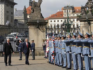 Президент США Джордж Буш начал в Праге переговоры по размещению элементов американской системы противоракетной обороны (ПРО) в Чехии