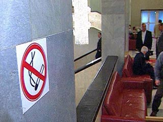 Госдума в первом чтении приняла закон об ограничении курения табака