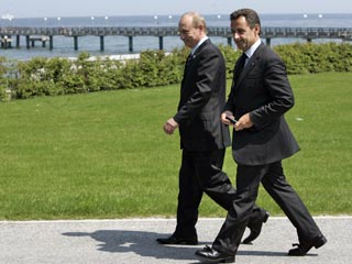 Президент Франции Николя Саркози заявил в четверг, что беседа с российским президентом Владимиром Путиным "доставила ему большое удовольствие и вызвала большой интерес"