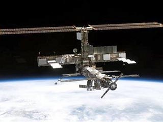 Сбои в работе компьютеров на МКС вызвало подключение американских солнечных батарей, заявляют в РФ