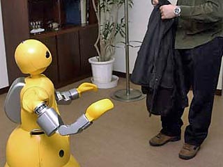 В некоторых фирмах и больницах Японии в ближайшее время могут появиться человекоподобные роботы, которые будут встречать посетителей и показывать им путь до нужного кабинета