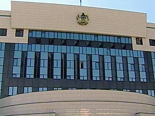 Парламент Казахстана принял во втором, окончательном чтении поправки в конституционный закон о президенте республики, в соответствии с которыми срок полномочий главы государства сокращается с семи до пяти лет