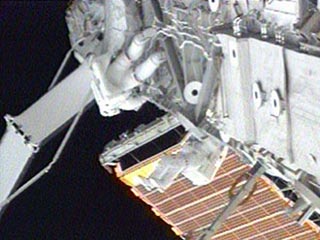 Американские астронавты Патрик Форестер и Стив Свонсон завершили работы в открытом космосе и вернулись на Международную космическую станцию