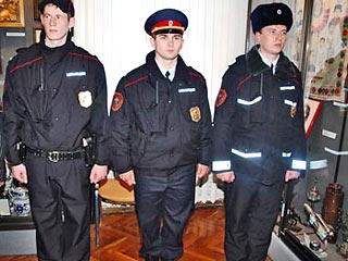 Глава МВД Рашид Нургалиев посетил показ новой коллекции милицейской одежды, в которую сотрудников ведомства переоденут в 2008-2009 годах
