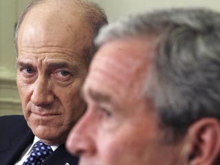 По приезде из Вашингтона Эхуд Ольмерт заявил, что очень доволен тем, что услышал от президента Буша, заявившего: "Возможны все варианты, включая бомбежку иранских ядерных объектов"