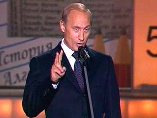 Владимир Путин поздравляет выпускников 2004 года