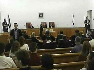 Окружной суд Тель-Авива оставил в силе приговор Омри Шарону - сыну экс-премьера Ариэля Шарона. Суд лишь частично удовлетворил апелляцию бывшего депутата Кнессета (парламента) и сократил срок приговора с 9 до 7 месяцев тюрьмы