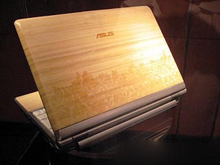 В Китае создали новый портативный компьютер, корпус и клавиатурная панель которого изготовлена из полированного бамбука