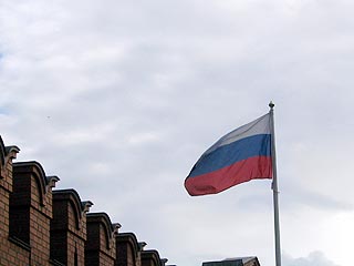 Государственный флаг знаком россиянам лучше - однако и здесь они испытывают трудности с указанием его цветов и их расположения