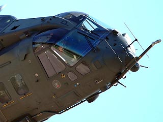 У британского вертолета Merlin на авиашоу сорвало дверь: трое зрителей госпитализированы