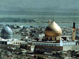 Шииты верят, что именно в Золотой мечети появится пророк аль-Махди, который принесет спасение верующим
