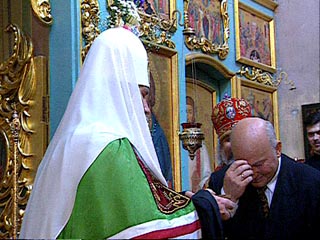 Патриарх поблагодарил мэра Москвы за возрождение православных святынь и твердое неприятие "пропаганды порока"